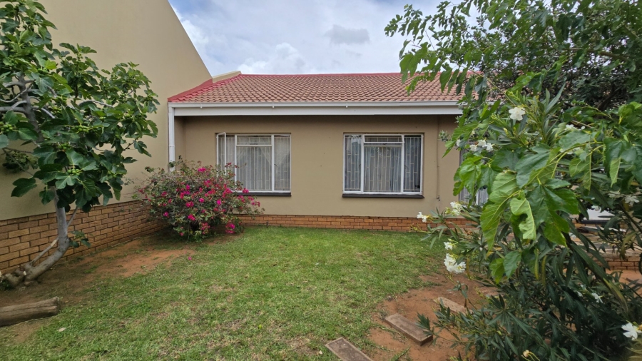 2 Bedroom Property for Sale in Langenhovenpark Free State